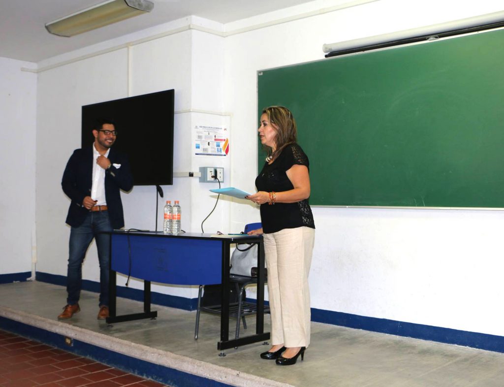 Luis Jáquez impartió una clase-taller a estudiantes de LCO en la UAA