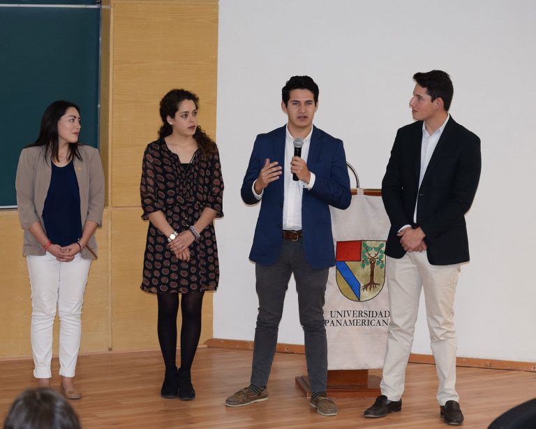 Alumnos de Empresariales de la UP presentaron logros del semestre