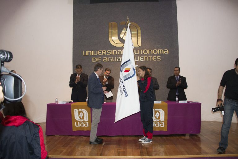 Autoridades abanderaron a seleccionados de la UAA
