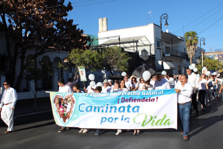 Ciudadanos se manifiestan en contra del aborto