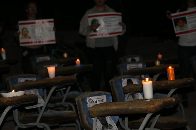 Conmemoran a “Los 43”