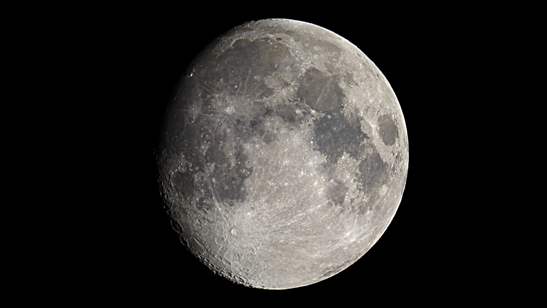 Aunque Brille De Noche, La Luna Tiene Su Día