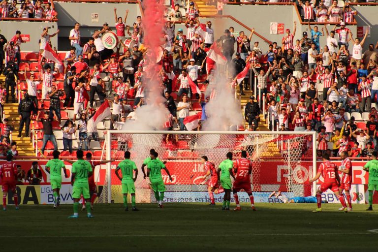 Necaxa salió bravo de local