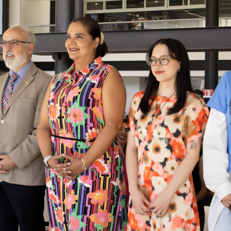 Universitienda Presenta su Primera Colección de Primavera 2026 en Colaboración con Ángela Hire