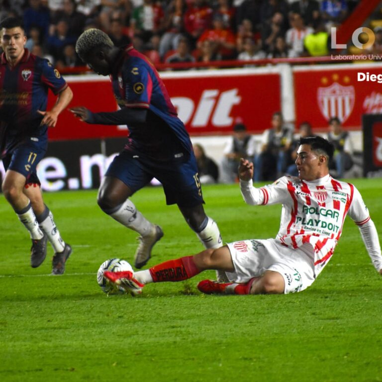 El Victoria vuelve a vestirse de rojiblanco: Necaxa remonta al Atlante